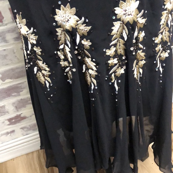 S. L. FASHIONS BLACK CAP SLEEVE MIDI FORMAL DRESS. Size 10 V- neck/back 37” long - Picture 2 of 6